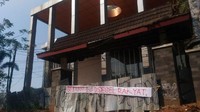 Selama ini, DPRD Tangsel mengontrak gedung untuk kegiatan rapat maupun penyusunan legislasi. Setiap tahun, angaran ngontrak tersebut sekitar Rp 1,7 miliar.