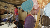 Ada 150 UMKM dari 64 wilayah di Indonesia, seperti tenun, batik, dan lain sebagainya.