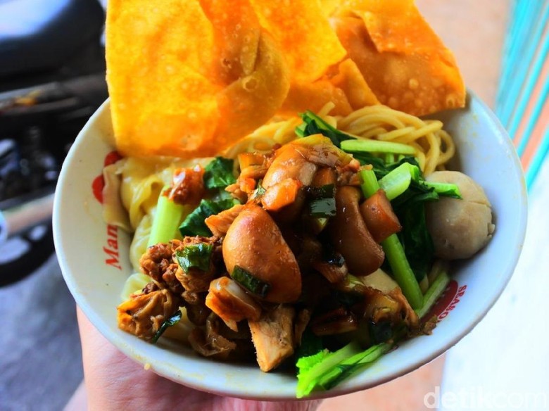 Bakmie Ayam Eddy: Kelezatan Bakmi Ayam Jamur Legendaris yang Selalu Bikin Nagih Bakmie Ayam Eddy: Kelezatan Bakmi Ayam Jamur Legendaris yang Selalu Bikin Nagih