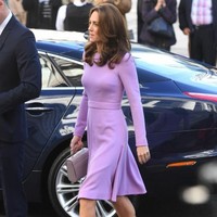 Well done Kate! Kira-kira gaya daur-ulang apalagi ya yang bakal jadi andalan Kate? Kita tunggu saja nanti. (Foto: Getty Images)