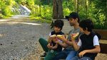 Hot Daddy! Ini Si Tampan Hrithik Roshan saat Makan Es Krim Bareng Putranya