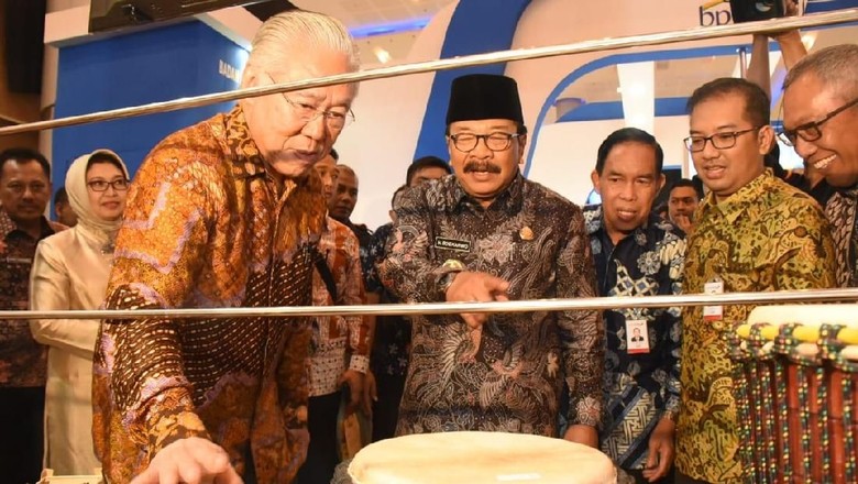 Ketum APPSI Raih Penghargaan Inisiasi Perdagangan Antar Daerah Ketum APPSI Raih Penghargaan Inisiasi Perdagangan Antar Daerah