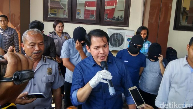 Polisi Gerebek Pesta Tukar Pasangan, Salah Satunya Sedang Hamil Polisi Gerebek Pesta Tukar Pasangan, Salah Satunya Sedang Hamil