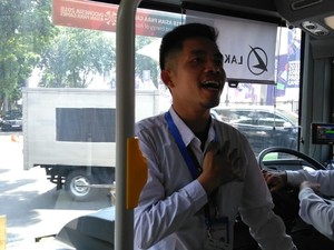 Atmosfer nan Rileks di Dalam Shuttle Bus Asian Para Games