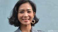 Bunga Zainal si ibu muda yang mulai takut dengan perkembangan buah hatinya. Menurutnya, pergaulan zaman now memang banyak yang aneh.  Foto: Ismail/detikFoto