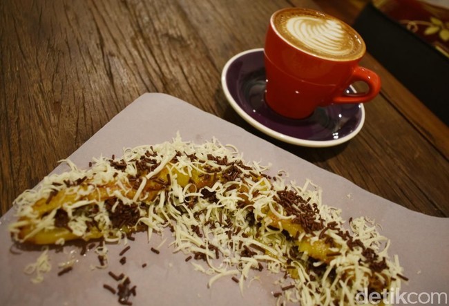 Di 5 Kafe Ini Bisa Ngopi Plus Ngemil Pisang Bakar dan Panada