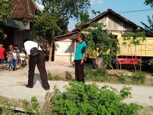 Salah Paham Bikin Dua Pria di Bojonegoro Ini Saling Bacok