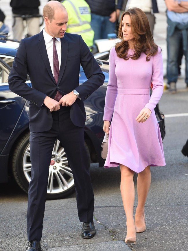 Sempat menghilang sejenak dari publik menyusul kelahiran anak ketiganya April lalu, Kate Middleton kembali aktif menghadiri acara-acara resmi yang merupakan bagian dari tugasnya sebagai Duchess of Cambridge. Selasa (9/10/2018), ia dan Pangeran William menghadiri sebuah konferensi kesehatan yang digelar di London. (Foto: Getty Images)