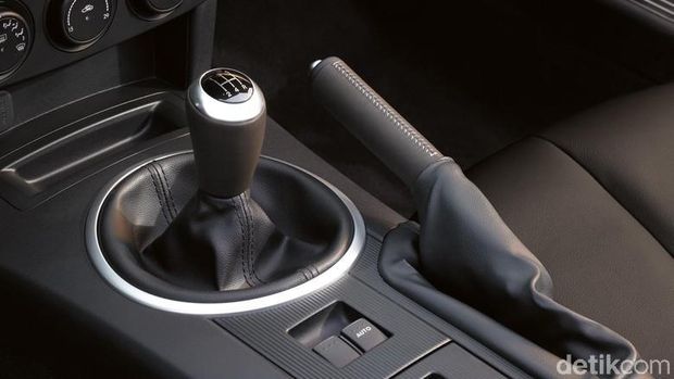 Rem tangan model mobil lain yang lebih mudah digenggam