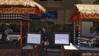 Di kompleks Nusa Dua Bali yang menyajikan atau menjual makanan untuk para tamu terletak di Taman Jepun BNDCC.