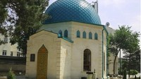 Foto: Dagestan adalah negara bagian di Rusia yang penduduknya mayoritas muslim. Ini bukti salah satunya, dibangunlah Masjid Imam Shamil di Makhachkala yang dibuka pada tahun 2016 di alun-alun pusat, di samping gedung Pemerintah Dagestan (Screenshot Russia Travel)