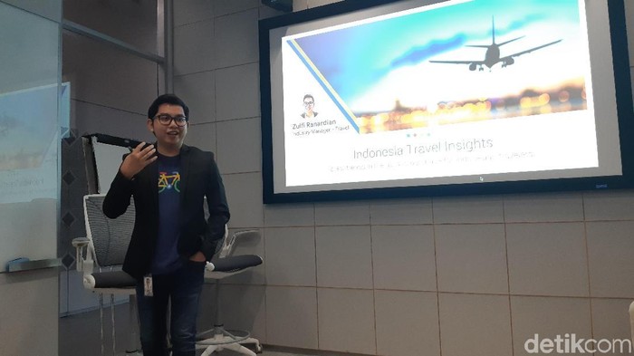 Zulfi Rahardian dari Google Indonesia memaparkan kecenderungan kian diandalkannya Google oleh orang yang mau liburan (Foto: Virgina Maulita Putri/detikINET) Zulfi Rahardian dari Google Indonesia memaparkan kecenderungan kian diandalkannya Google oleh orang yang mau liburan (Foto: Virgina Maulita Putri/detikINET)