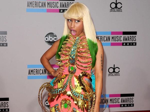 Foto: Deretan Gaun Tergila dalam Sejarah American Music Awards