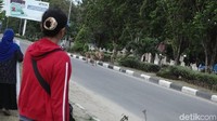 Belum diketahui asal rusa tersebut. Warga mengaku fenomena rusa berkeliaran di kota Palu adalah hal yang baru pertama terjadi. (Yahya-detik)