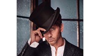 Hrithik Roshan sudah aktif membintangi berbagai film Bollywood sejak tahun 1986. Meski sudah puluhan tahun eksis menjadi aktor, hingga kini Hrithik masih aktif menjadi pemain film senior dengan bayaran tinggi. Foto: Instagram @hrithikroshan