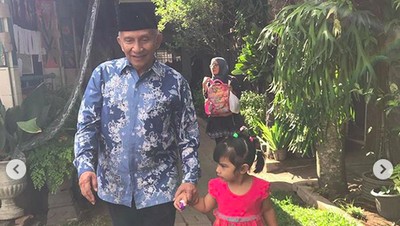 6 Tanda Sayang Amien Rais ke Cucu