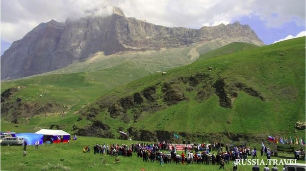 Foto: The Ridge adalah titik tertinggi Dagestan. Traveler yang suka gunung, Dagestan juga memiliki gunung bernama Kaukasus (Screenshot Russia Travel)