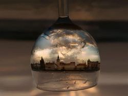 Deretan Foto Refleksi yang Harus Dilihat Dua Kali