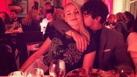 Memiliki hubungan yang romantis dengan bintang Game of Thrones, Sophie Turner. Joe makan malam romantis dengan sang kekasih. Foto: Instagram @joejonas