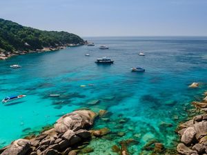 Pulau Cantik di Thailand Ini Tak Boleh Diinapi Turis