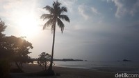 Dari pantai ini, traveler bisa melihat menikmati senja. (Chaidir Anwar Tanjung/detikTravel)
