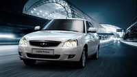 Sistem pengereman ABS disertai dengan Emergency Brake Assist pun disematkan di sana. Di bagian setir juga terdapat cruise-control. Saat berkendara dan tiba-tiba hujan pengendara tak perlu repot menyalakan wiper karena terdapat sensor hujan. Foto: Lada