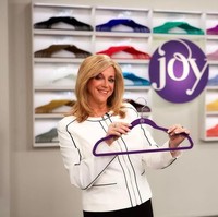 Dalam buku terbarunya, Inventing Joy, Joy Mangano mengungkapkan bagaimana perjalanan hidupnya hingga dia bisa menjadi miliuner hanya karena sebuah alat pel.(Foto: Facebook Joy Mangano)