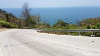 Di sini juga terdapat jalur baru yang pemandangannya sangat indah, yaitu jalur baru Loji. Di jalur ini, pencinta roda dua akan dimanjakan oleh pemandangan indah yang langsung menghadap laut. 