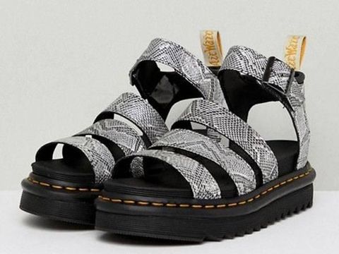5 'Ugly Sandals' yang Justru Bikin Penampilan Lebih Stylish