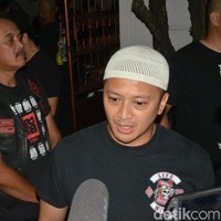 Kabar perselingkuhan Ferry Maryadi dengan Deswita Maharani berembus pada 2007. Saat itu Ferry masih berstatus suami Risma Nilawati namun keduanya bercerai dua tahun kemudian. Lalu pada 2012, Ferry menikahi Deswita, sehingga membuat rumor perceraian itu kembali terkuak. Foto: (ismail/detikhot)