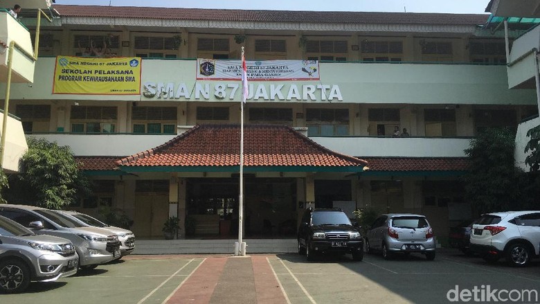 Kasus Viral Guru Nelty Tak Ganggu Kegiatan di SMA 87 Jakarta Kasus Viral Guru Nelty Tak Ganggu Kegiatan di SMA 87 Jakarta