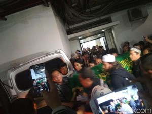 Perpisahan Penuh Haru Anak Bungsu Indro Warkop pada Sang Ibu