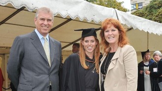 Alasan Pangeran Andrew & Mantan Istri Tinggal Bareng Setelah 30 Tahun Cerai