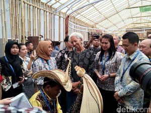 Bos IMF Minta Musisi Sasando Mainkan Lagu Bruno Mars