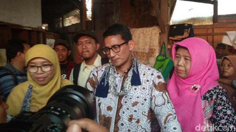 Soal Hoax Ratna Sarumpaet, Sandi: Kasihan Amien Rais Jadi Korban Soal Hoax Ratna Sarumpaet, Sandi: Kasihan Amien Rais Jadi Korban