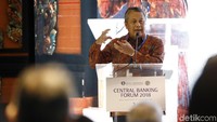 Gubernur Bank Indonesia (BI) Perry Warjiyo berpidato di acara Central Banking Forum 2018. 