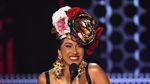 Senyum Semringah Cardi B Borong 3 Piala American Music Awards 2018