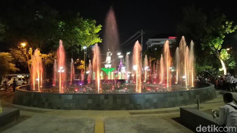 Keren Taman Indonesia Kaya Semarang Yang Dibuka Malam Ini