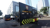 Polisi yang dikerahkan untuk pengamanan aksi Kawal Amien Rais sebanyak 3.294 personel.