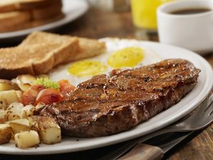 Sarapan dengan Lauk Daging dan Ikan Terbukti Bikin Tubuh Lebih Bugar