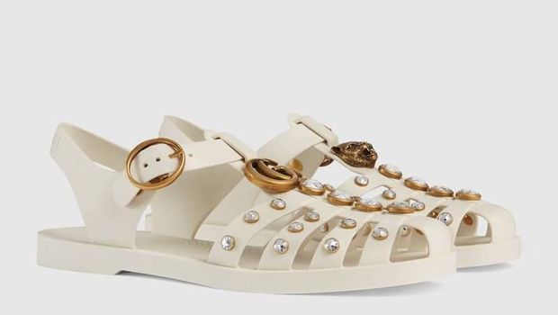 5 'Ugly Sandals' yang Justru Bikin Penampilan Lebih Stylish