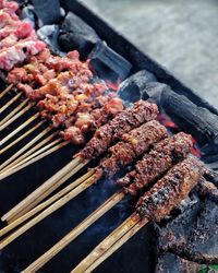 Sate Buntel yang Juicy Gurih Enak Bisa Dinikmati di 5 Tempat Ini, Nih!