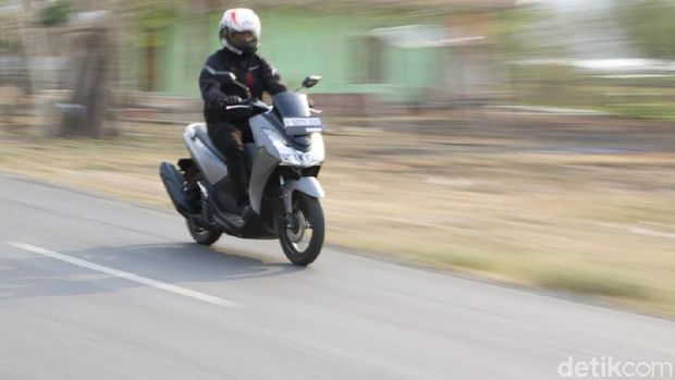 Riding bareng Lexi