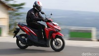 detikOto memilih Geopark Ciletuh untuk tujuan touring. Kali ini, detikOto sedang mengkomparasi dua skuter matik 125 cc, yaitu Yamaha Lexi dan Honda Vario 125.