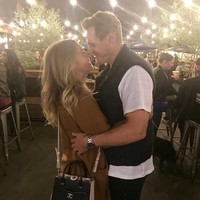 Trevor dan Tracey berpacaran sejak November 2017. Dan produser film 41 tahun itu melamar sang kekasih tepat dua minggu setelah Meghan Markle dinikahi Pangeran Harry. Foto: Facebook