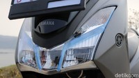 Lampu depan Yamaha Lexi lebih besar dan terkesan elegan. Foto: Rangga Rahadiansyah