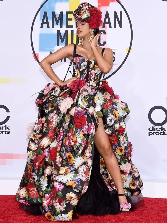 Rapper Cardi B yang identik dengan gaya nyentriknya menempati posisi empat. Rival Nicki Minaj ini kebetulan baru saja merilis koleksi busana kapsulnya bersama Fashion Nove yang ludes terjual dalam tiga jam. (Foto: Getty Images)