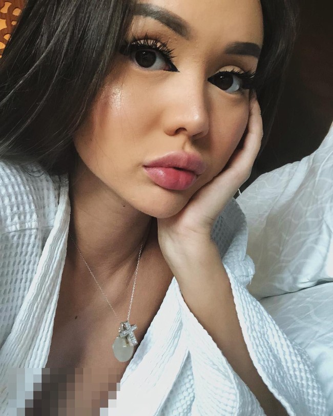 Kalian tampaknya lupa bahwa kamu harus baik secara alami. Mengapa kamu begitu jahat? Ada begitu banyak kebencian yang ditujukan kepada saya tetapi saya tidak melakukan apa pun terhadap kamu. Saya ingin mengungkapkan semua kebahagiaan dan cinta kepada kalian, ungkap Dinara. Foto: Instagram