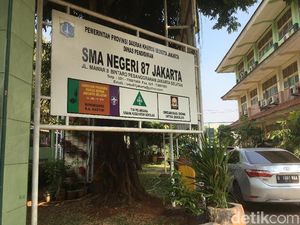 Buntut Guru SMA 87 Nelty Dituding Doktrin Anti-Jokowi