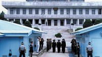 Tepatnya di DMZ, Zona Demiliterisasi Korea, tanah tak bertuan di sepanjang paralel ke-38 yang memisahkan Korea Utara dan Selatan (KTO)